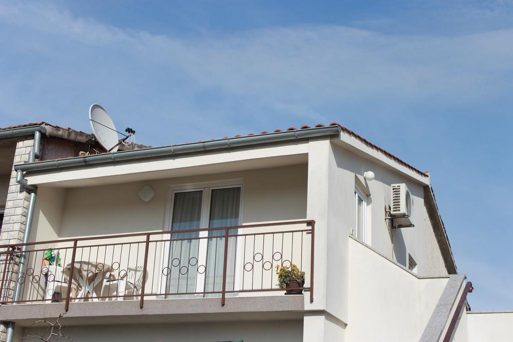 Apartments Amalija Pula Exterior photo